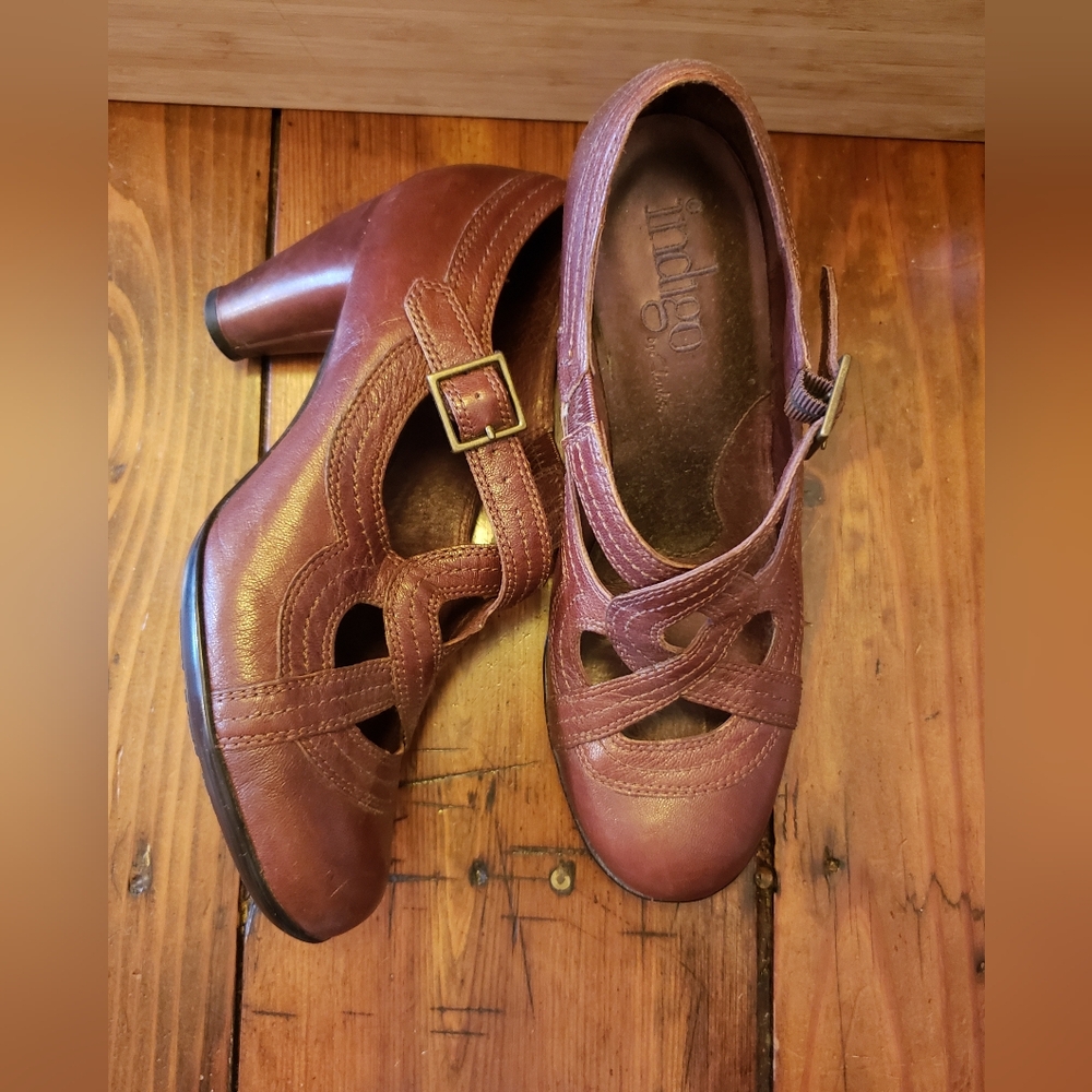 HEADED TO CONSIGNMENT MAKE AN OFFER! Clark Indigo Heels